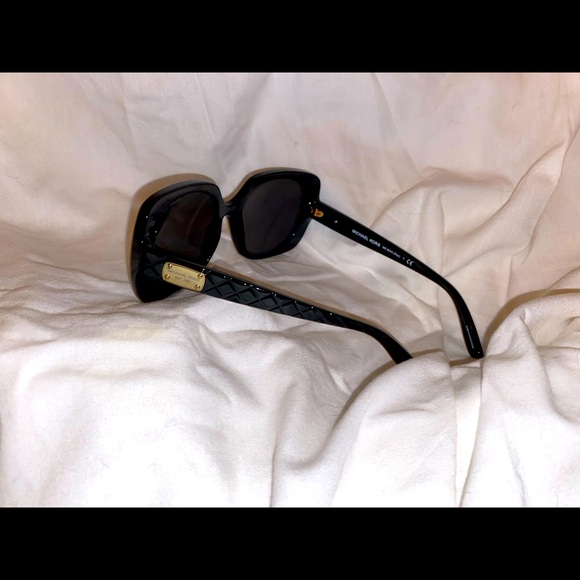 BRAND NEW Black Michael Kors Sunglasses - Picture 4 of 7